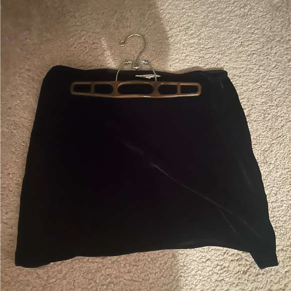 Reformation Cairns Velvet Two Piece, size XL - Picture 5 of 5